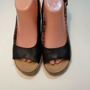 CROCS Black Wedge Sandals Size 9W SB-Y